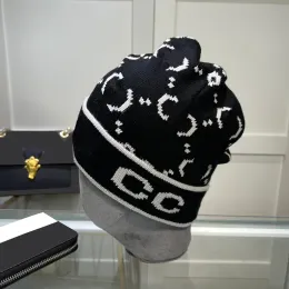 Tasarımcı Beanie Lüks Beanie Örgü Şapkası Alfabe Tasarımı Kış Sıcaklık Çok Çok Yönlü Beanie Moda Örme Şapkalar Mektup Tasarım Noel 002