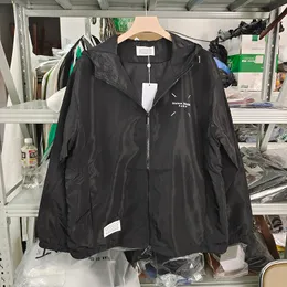 Herrgravrockar Black Margiela Mm6 Windbreaker Hooded Jacket Classic broderad fyra poäng sömmar Label Högkvalitativ Gym Mens Jacket 230912