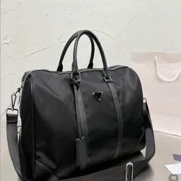 Nylon de luxe grande capacité fourre-tout sac à main femmes hommes sacs de voyage célèbre épaule classique 2022 sacs polochons de concepteur porter sur luggag223q