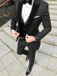 Męskie garnitury Blazers Nowy projekt jeden przycisk Czarny Tuxedos Peak Velvet Lapel Groomsmen Mens Suits Wedding/Prom/Dinner Blazer (kurtka+spodnie+kamizelka+krawat) K215 L230914