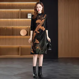 秋の冬のデザイナーグラフィックニットドレス2023女性デザイナー長袖Oネックスリムパーティーミディフロック甘いシックバケーションソフトウォームブラックセータードレス