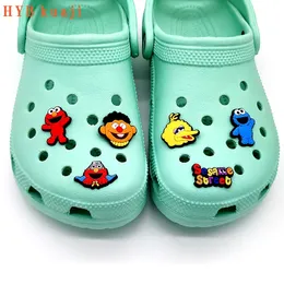 HYBkuaji 100 pezzi nuovi ciondoli per scarpe cartoon decorazioni per scarpe all'ingrosso fermagli per scarpe fibbie in pvc per scarpe