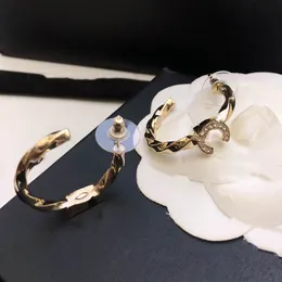أنماط جديدة مختلفة من Gold Stud Enring Letter C Logo Brand Woman Ening Ening Designer Luxury Ccity Jewelry Crystal Pearl Hoop أقراط 155