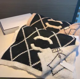 高品質のスカーフブランドカシミアスクエアスカーフシンプルな黒い白いヘアバンドラップ女性デザイナースカーフポピュラーデザインファッション暖かさギフトカップル家族2023