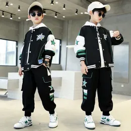 Zestawy odzieży Spring Autumn Boy Koreańska wersja Ubrania do nastolatków 2 -częściowe z kapturem płaszcz z kapturem Spodnie Casual Children's 230914