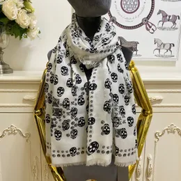 女性の長いスカーフスカーフショール100％カシミア素材白いプリントレターパターンビッグサイズ190cm -110cm