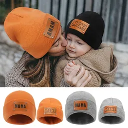 Beanie/Skull Caps Sticked Mother Kids Hat Winter Baby Beanie Hats Leather Label Children Cap For Girls Boys Accessories Nya spädbarn Stuff 8 Färger 230914