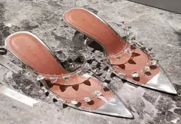 2021SS Amina Muaddi Women Sandals Julia Mule Glass شفافة PVC عالية الكعب صندال وايت كريستال الأزرار الرومانية فستان الزفاف 5318807