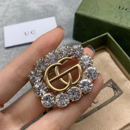 Brooch designer brooch luxury broche Letter solid colour design jewlery diamond versatile style brooch dinner wear great Three colours jewlery very good