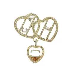 Designer Heart Brooches Classic Pins Charm Crystal Brosches Märke Lyxiga designer smycken 18K guld födelsedag kärlek gåva stift hög kvalitet ingen förändring färg broscher