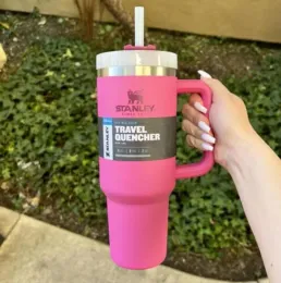 DHL Stanley bicchiere in acciaio inossidabile rosa caldo da 40 once con logo manico coperchio paglia boccale di birra di grande capacità bottiglia d'acqua verniciatura a polvere tazza da campeggio isolata sotto vuoto 915