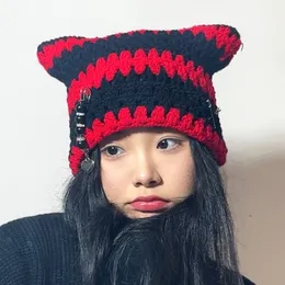 Beanie/Kafatası Kapakları El yapımı çizgili kedi kulakları Beanies Hats için Şapkalar Sonbahar ve kışlık sıcak Japon Y2K Şeytan Külot Örme Kapaklar Erkekler 230915