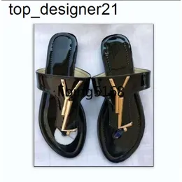 2023 Sandali di marca di moda di grandi dimensioni 35-42 infradito sandali rossi suola in gomma con cinturino in nastro Pantofole da donna 30 pantofole da donna di colore
