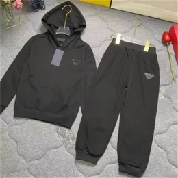 Mode barn baby kläder set träning barn pojke tjej långärmad hoodie tröja klassiska brev toppbyxor 2 datorer kostymer kläder