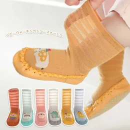 Första vandrare icke-glidande strumpskor baby accessoarer tecknad född golv sneaker med antislip gummisular pojke flickor