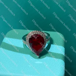 Anello con rubino di lusso Anelli con diamanti di design per le donne Anelli di fidanzamento per matrimoni Gioielli di alta qualità Compleanno San Valentino Regalo di Natale