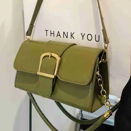 Bolsas de ombro Bolsa quadrada pequena elegante O temperamento elegante é simples. Crossbody de um ombro com fivela de bloqueio para mulheres que viajam nas axilas