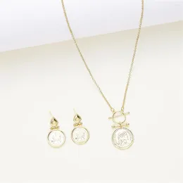 Halsband örhängen uppsättning 2023 guld smycken bröllop förbereda semestergåvor för festen fashionabla kvinnor metallmaterial