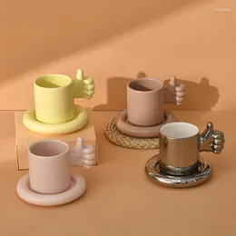 Tasses personnalité créative poignée tasse en céramique coréen moderne roi tasses et soucoupe bureau tasse à café Couple avec plateau