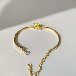 Lichte luxe CELI Arc de Triomphe goud met gevoel en design op hoog niveau voor een armbandhandstuk in minimalistische stijl