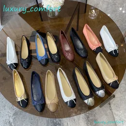 Tasarımcı Bale Düz Orijinal Deri Kadın Loafers Sıradan Ayakkabı Boyutu 35-42 Tasarımcı Ayakkabı Düğün Partisi Tasarımcıları Lüks Top Quilty Velvet Mevsimsel Kutu Toz Çantası