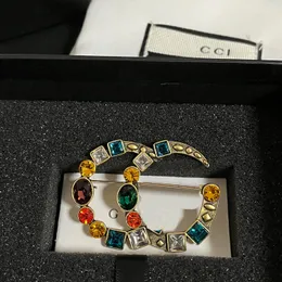 Novo G-letter broche Vintage Gold Gift broche Designer Jóias Luxo Womens Wedding Party Elegant Pins Moda Multicolor Gem broche Grande Tamanho Y23322