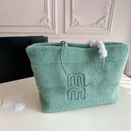 Totes designer faux päls stor tygväska kvinna lyx mjuk plysch kvinnors väskor fluffig shopping axel messenger väska vinter varm plånbok d46r#