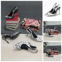 فستان مصممي المصممين صندل أعلى جودة 3D Graffiti Button Stiletto Heel Slingbacks Womens Sandal 10.5cm Highed Heeled Toes Lady Charm Designer Shoe 34-43