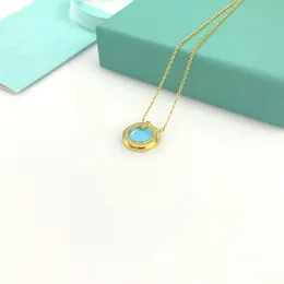 Womens Love Heart Pendant Designer Jewelry Circle Halsband för guld/Sier/Rose -modesmycken Designers Kvinnor Wedding Christmas Gift With Box