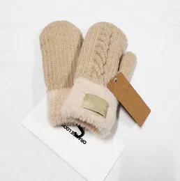 Knitted Gloves classic designer Autumn Solid Color European And American letter couple Mittens Winter Fashion Five Finger Glove Black Grey 6650