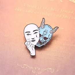 Máscara de terror mulher broche crachá horror demônio mulher broches cultura japonesa inspiração criativa agulha pino denim combinando presentes223t