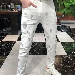 Hip Hop Skinny White Pencil Pants 2022 News Streetwear Slim Reißverschluss Herren Jeans Homme Diamanten Totenkopf Stil Männlich Biker Patch Hose 29-3218Z