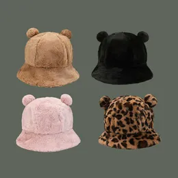 인색 브림 모자 패션 가을 가을 겨울 표범 모피 버킷 모자 곰 귀 공급 피쉬 맨 소프트 따뜻한 두꺼운 분지 보호 230916