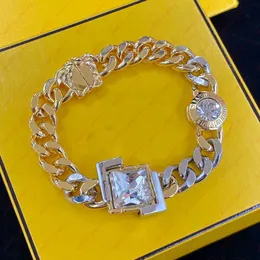 Designer smycken gyllene armband, alfabetet fyrkantig rund kristallgraverad porträtt multi-element mode armband, bröllop, fest, jul, alla hjärtans dag, gåva