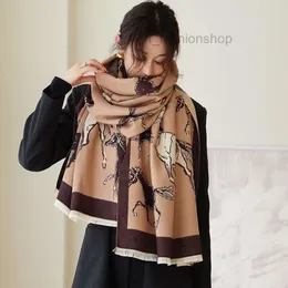 Sciarpe Sciarpe Stampa animalier Sciarpa invernale in cashmere Donna Scialli caldi e spessi Avvolge Designer femminile Cavallo Pashmina Coperta MantelloVFYB