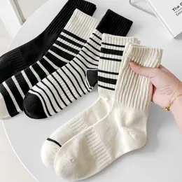 Frauen Socken Baumwolle Für Mode Einfache Gestreiften Mitten Rohr Knöchel Hohe Atmungsaktive Weibliche Socke Adrette