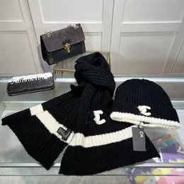 Yüksek kaliteli siyah eşarp şapka seti kadın erkekler kış klasik tasarımcı şapkalar sarkı setleri örme schal bere kaşmir mektubu nakış fasulyeleri eşarplar