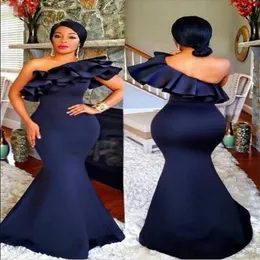 2020 Marineblau Lange Meerjungfrau Brautjungfernkleider Eine Schulter Rüschen Satin Bodenlangen Für Hochzeit Afrikanische Frauen Formale Party Gown283T