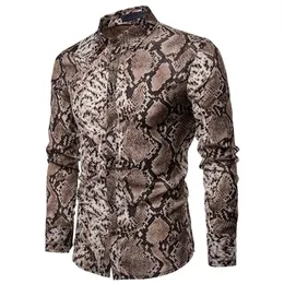 Moda tendência masculina manga longa botão camisa topos fino ajuste único elegante padrão de pele de cobra camisas pré-outono roupas278q