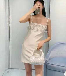 Casual Kleider Französisch Stil Süße Elegante Luxus Slip Kleid Party Plissee Slim Fit Diamant Mini Robe Weibliche Sommer Solide Chic vestidos