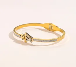 Pulseras de marca de diseñador Brazalete de mujer Diseñador de lujo Pulsera con letras Cristal Chapado en oro de 18 quilates Amantes de la boda de acero inoxidable Gif4974660