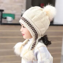 Designer Barn stickade pompom beanies hattar med varmt foder 3-12y barn vinterhuvud öron varmare pom hatt härlig snö mössa