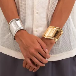 Modedesigner armband personlighet geometrisk gyllene korrugerad manschett stora armband legering hand smycken för kvinnor flickor 6/6 cm bred