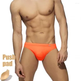 Męskie stroje kąpielowe Solid Swimsuit Mężczyźni 2023 Kąpiec o niskiej talii Kącik moda