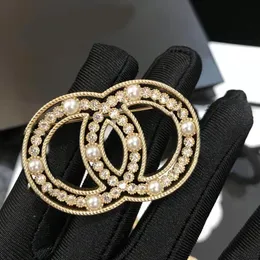 Broche de luxe en perles et strass, adaptée aux costumes, de haute qualité, à la mode, bijoux simples, 231K