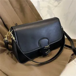 Billiga 90% rabatt på liten kvinna 2023 Nytt modenätverk Röd underarm Kvinnors textur Foreign Style Stick Crossbody Bag Women Model 997