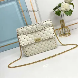 Lady Dior ディオール レディディオール ミディアム