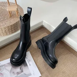 Designerskie buty Środkowe buty grube Sole najnowsze damskie buty skórzane kryształowy zewnętrzny Martin Martin Modna moda bez poślizgu grube podeszwy buty Chelsea 22 Buty 22