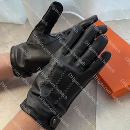 Klasyczne czarne skórzane rękawiczki designerskie rękawiczki dla mężczyzn Wysokiej jakości zimowy cykl na zewnątrz ciepłe palce Rękawiczki świąteczne prezent