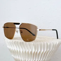 Gafas de sol ópticas clásicas de moda para hombres y mujeres temperamento de gama alta marco de metal en forma gafas de sol de tiro callejero caja original superior BB0246S